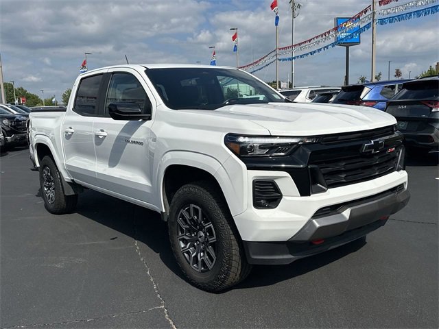 2023 Chevrolet Colorado Z71 photo 2