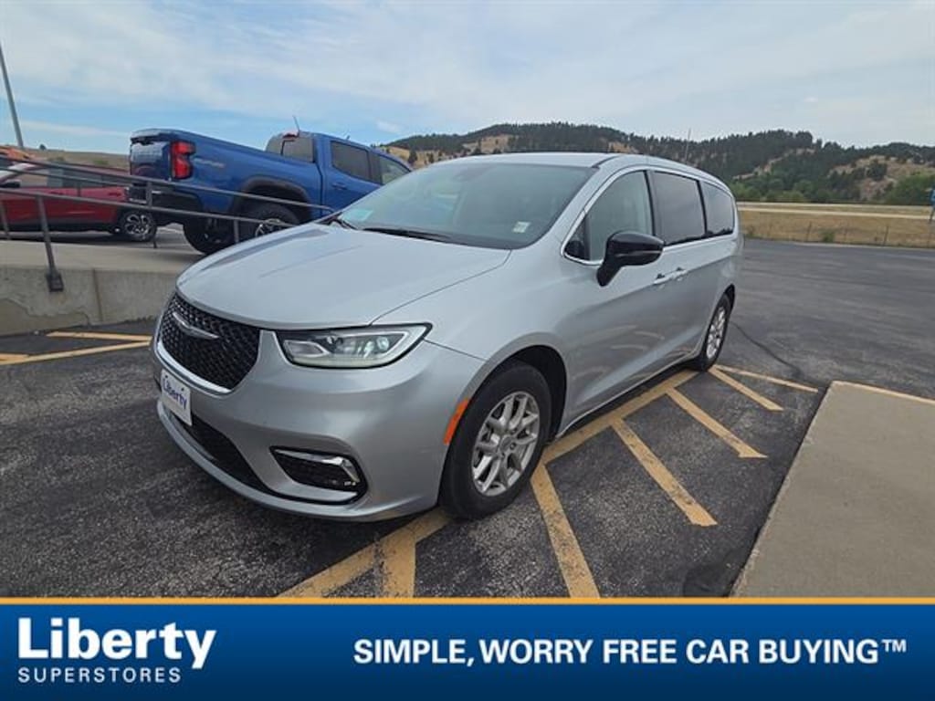 Used 2024 Chrysler Pacifica Touring L