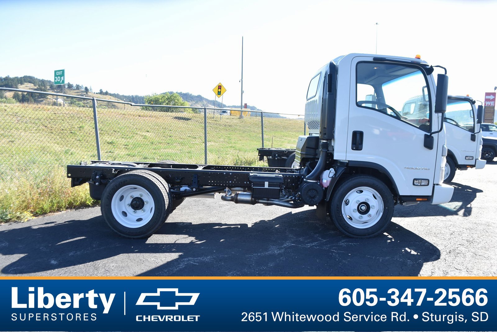 2025 Chevrolet Silverado 4500HD photo 2