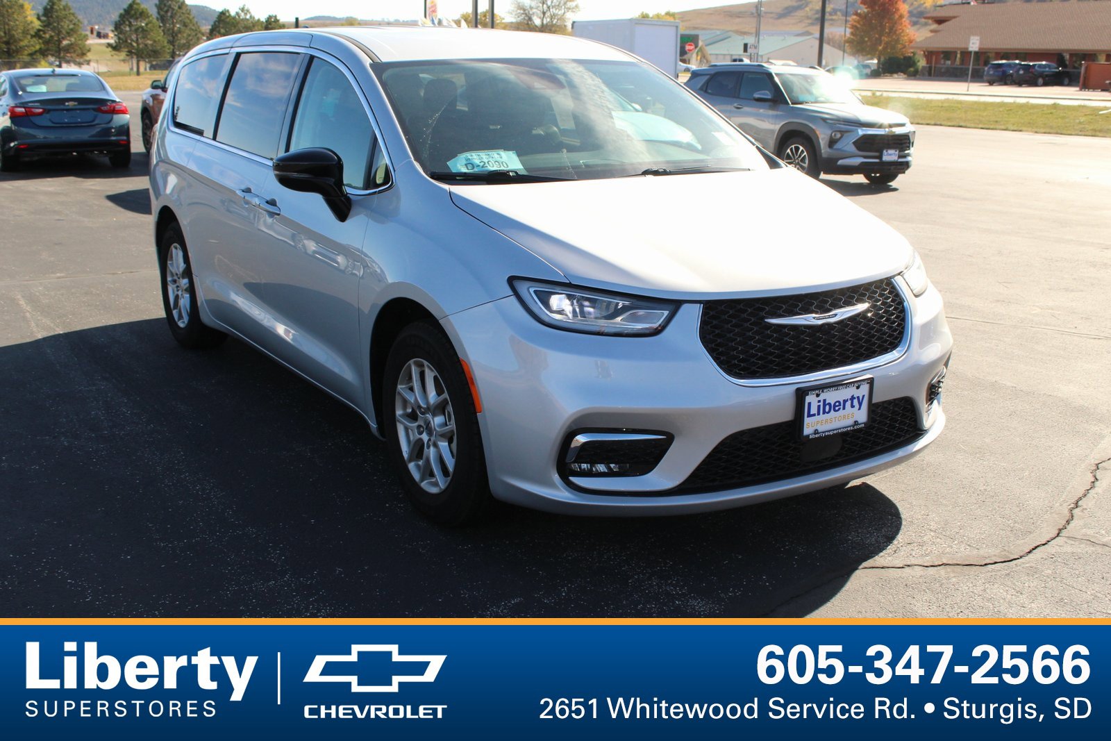 2024 Chrysler Pacifica Touring L's photo