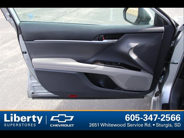 2023 Toyota Camry SE - Photo 17