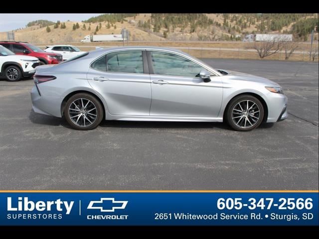 2023 Toyota Camry SE - Photo 2