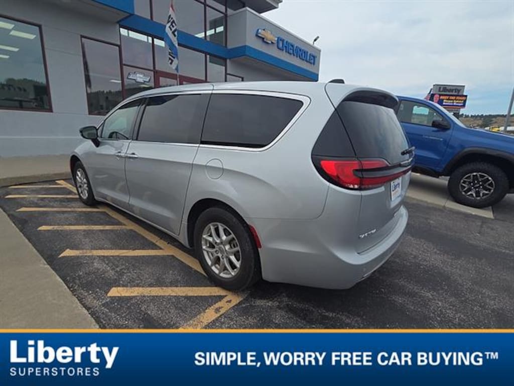 Used 2024 Chrysler Pacifica Touring L
