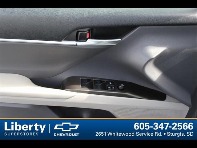 2023 Toyota Camry SE - Photo 18