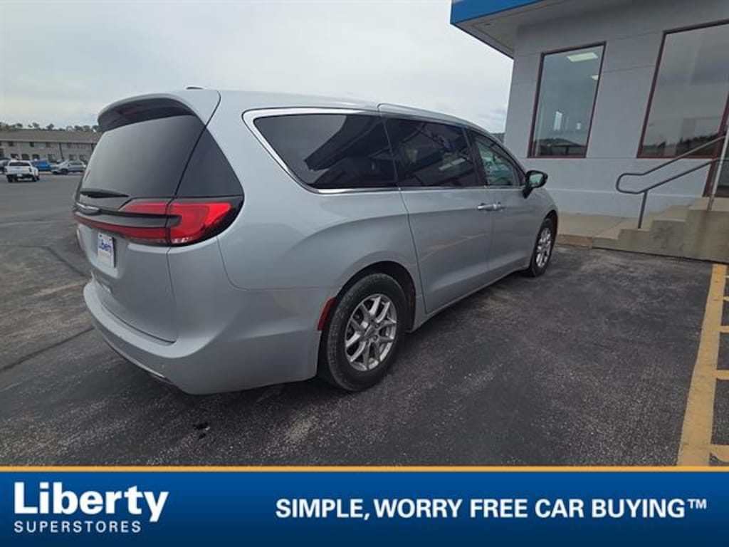 Used 2024 Chrysler Pacifica Touring L
