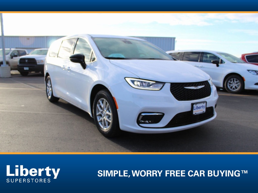 2026 Chrysler Pacifica Select's photo