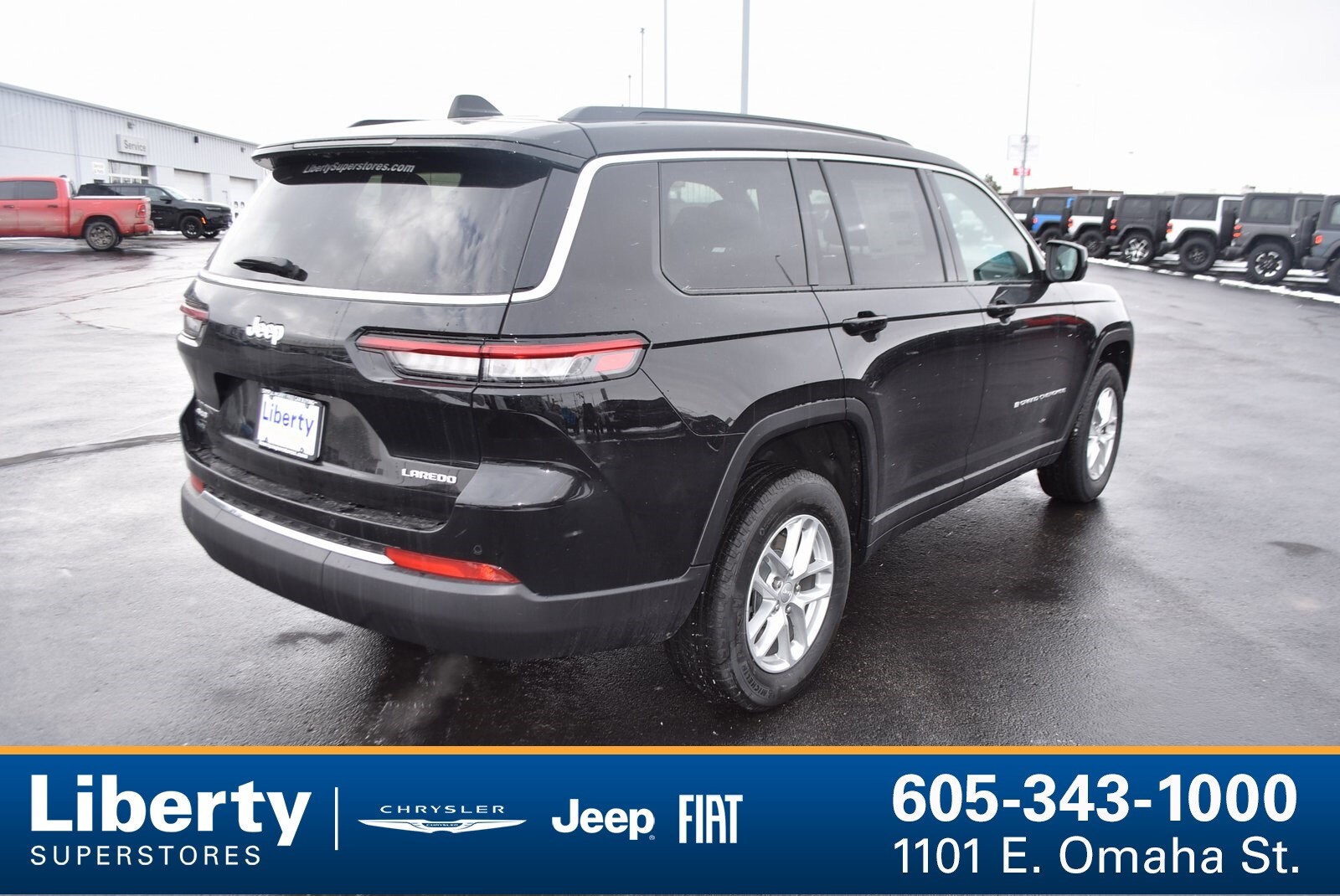 2025 Jeep Grand Cherokee Laredo Sport photo 3