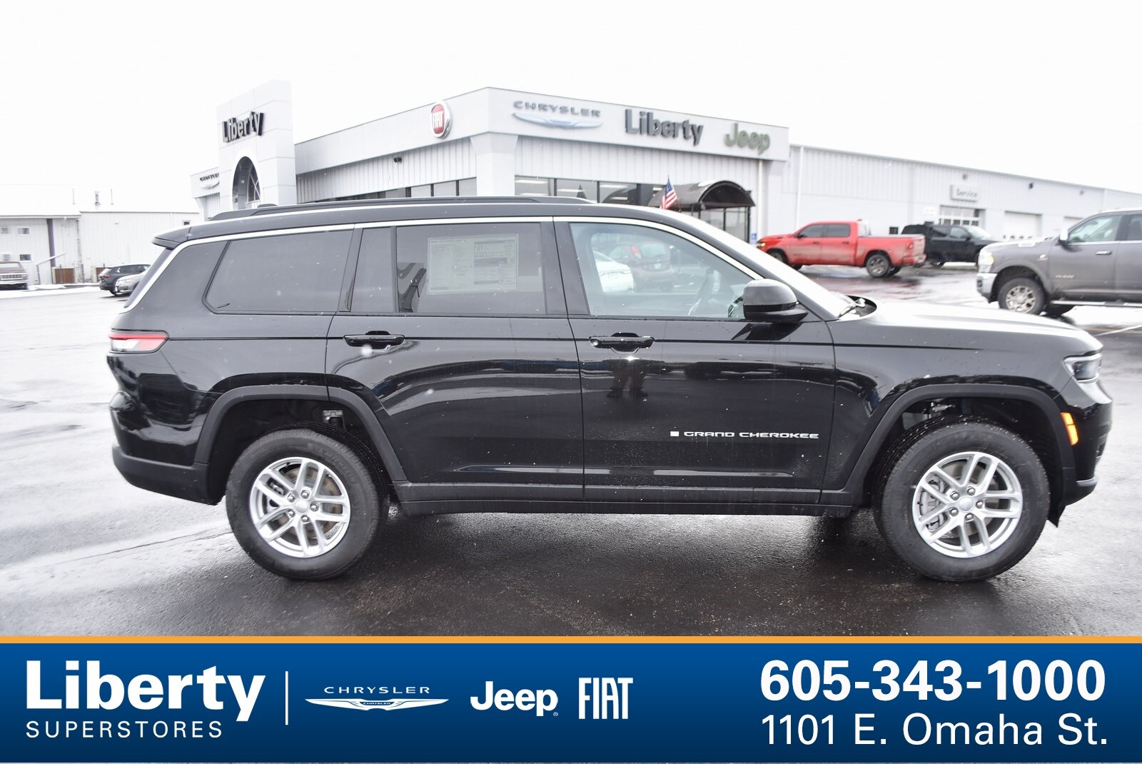 2025 Jeep Grand Cherokee Laredo Sport photo 2