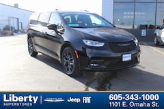 2026 Chrysler Pacifica LIMITED AWD Passenger Van