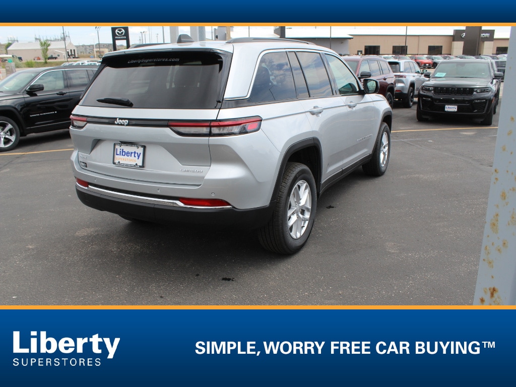 New 2026 Jeep Grand Cherokee LAREDO X 4X4 Sport Utility