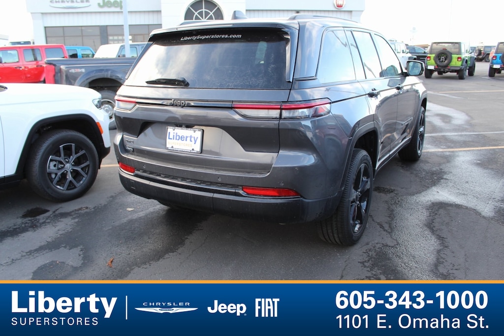 New 2025 Jeep Grand Cherokee Laredo Sport Utility