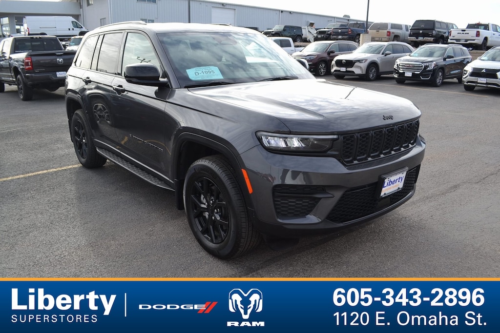 Used 2024 Jeep Grand Cherokee Laredo SUV