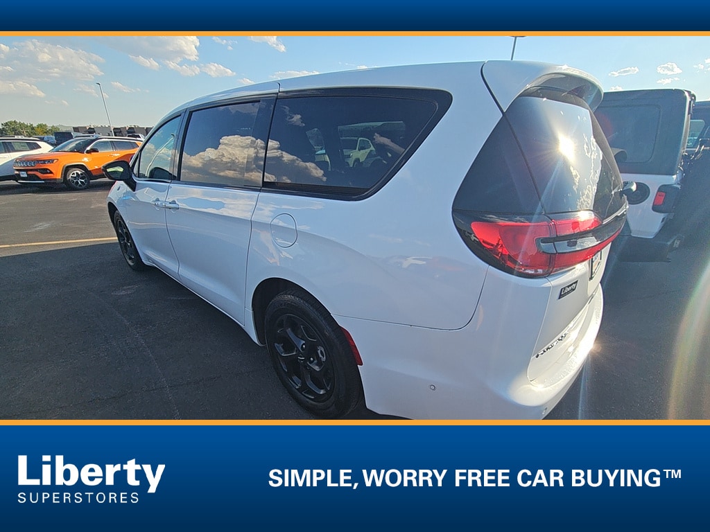 Used 2024 Chrysler Pacifica S Appearance
