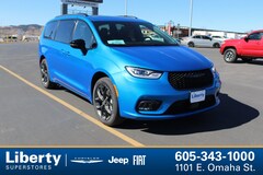 2026 Chrysler Pacifica LIMITED AWD Passenger Van