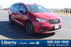 2026 Chrysler Pacifica LIMITED AWD Passenger Van