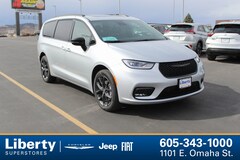 2026 Chrysler Pacifica LIMITED AWD Passenger Van