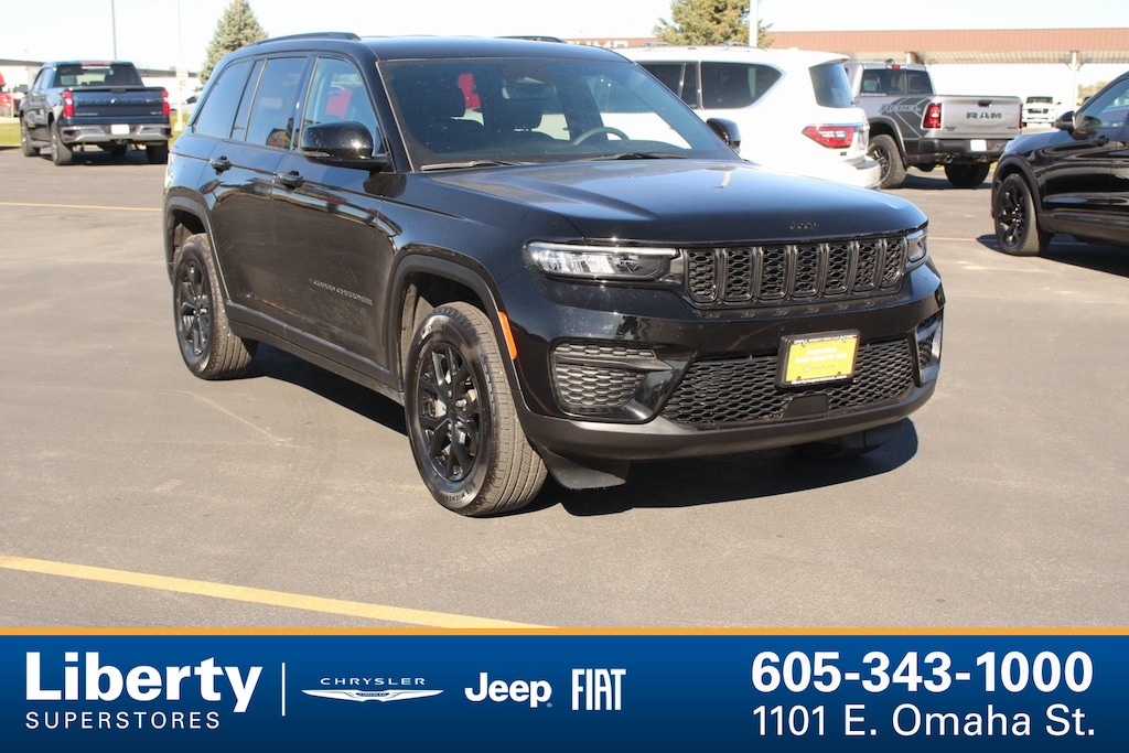 Used 2024 Jeep Grand Cherokee Laredo SUV
