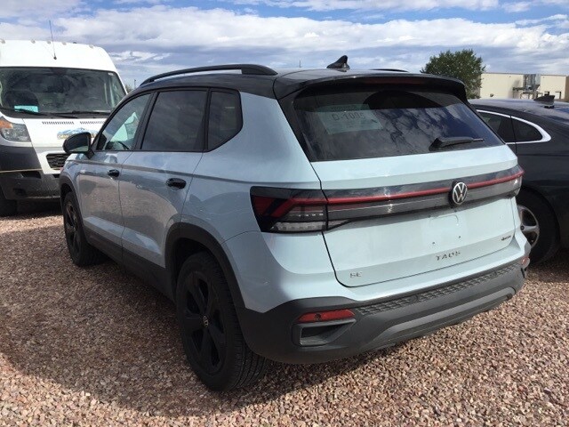 2025 Volkswagen Taos SE photo 2