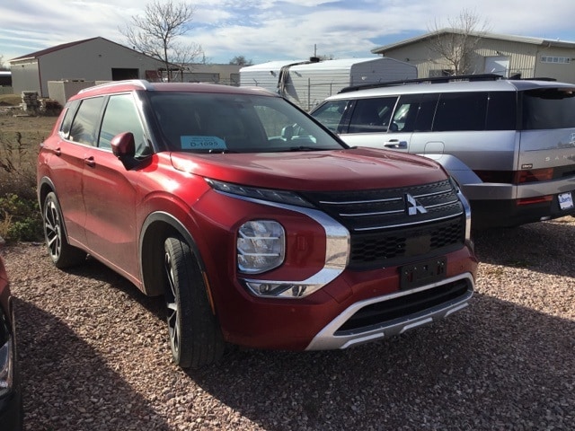 2022 Mitsubishi Outlander SEL's photo