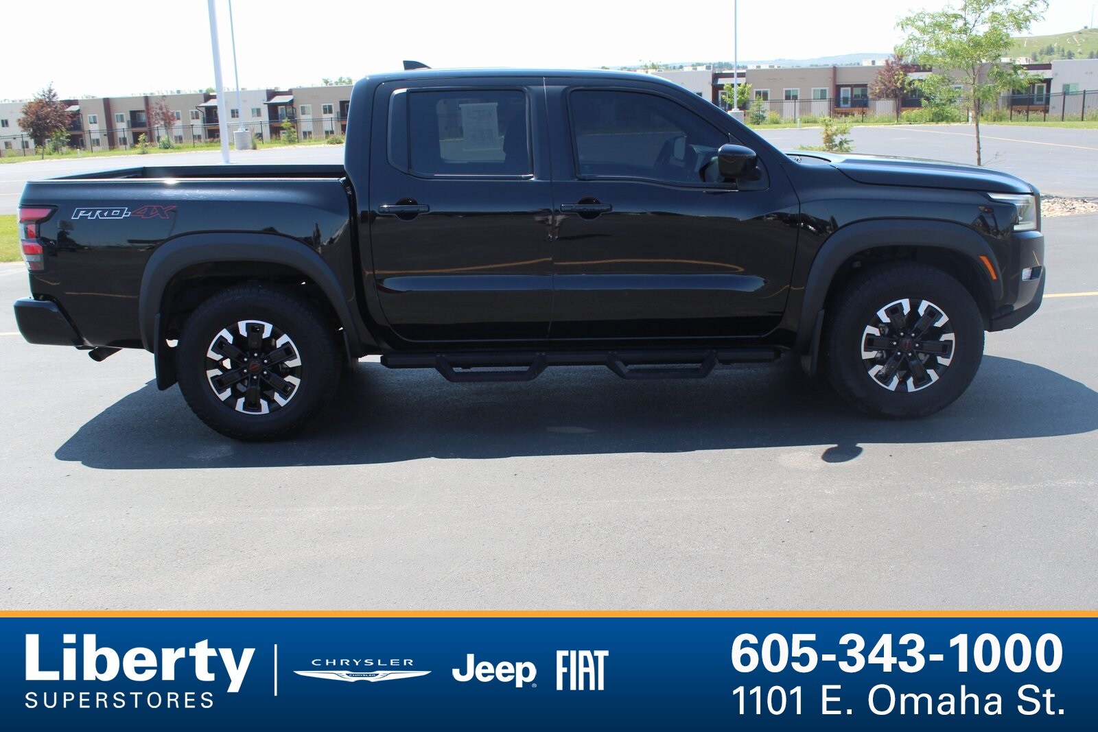 2022 Nissan Frontier PRO-4X photo 2