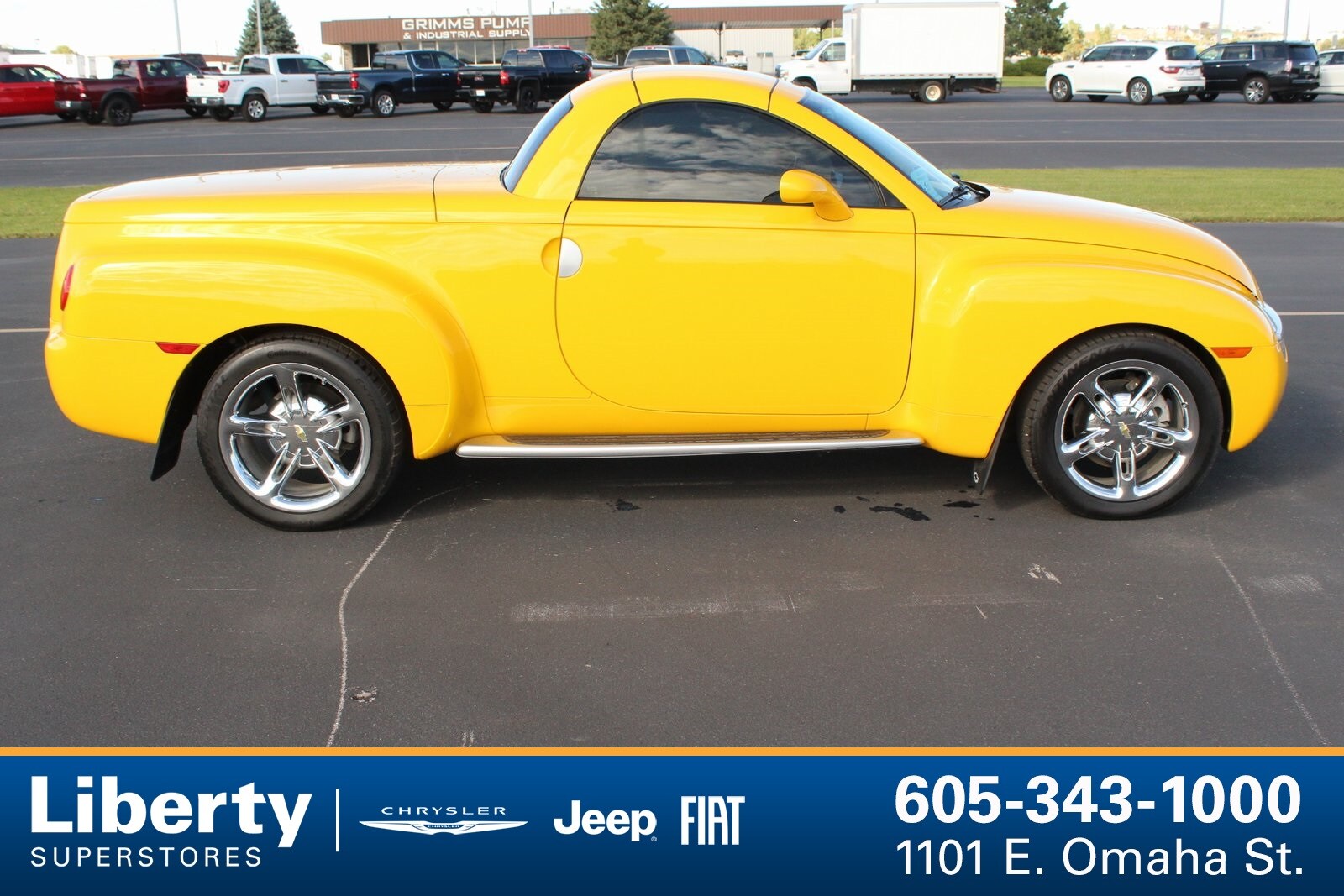 2005 Chevrolet SSR Base photo 2