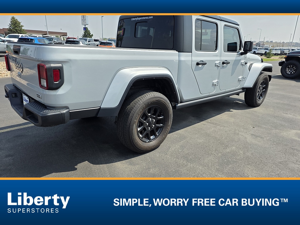 Used 2023 Jeep Gladiator Overland Truck Crew Cab