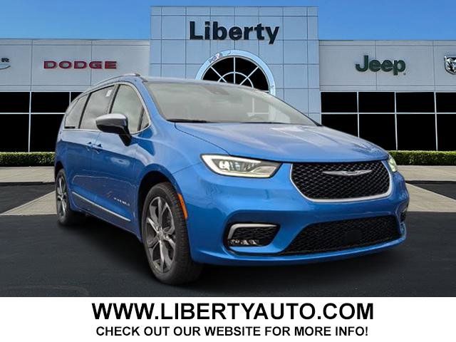 2026 Chrysler Pacifica Pinnacle's photo