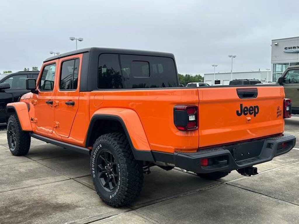 New 2025 Jeep Gladiator Sport Truck Crew Cab