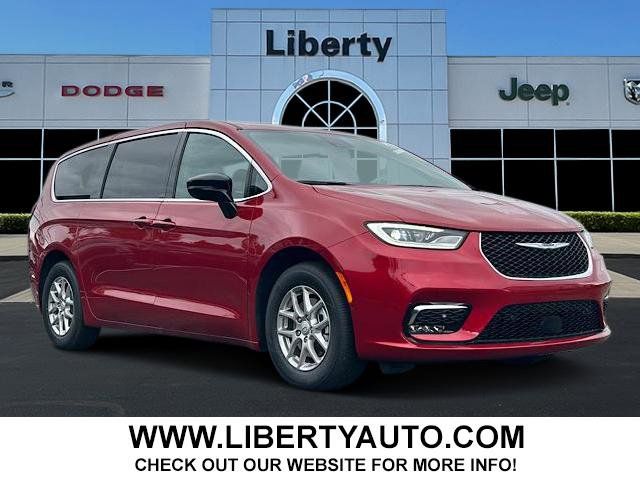 2026 Chrysler Pacifica Select's photo