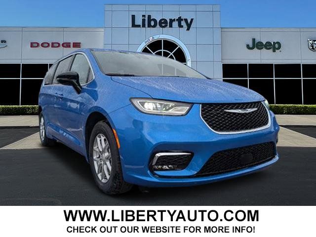 2026 Chrysler Pacifica Pinnacle's photo