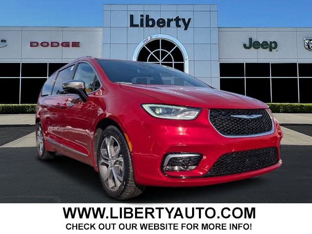 2026 Chrysler Pacifica Pinnacle's photo