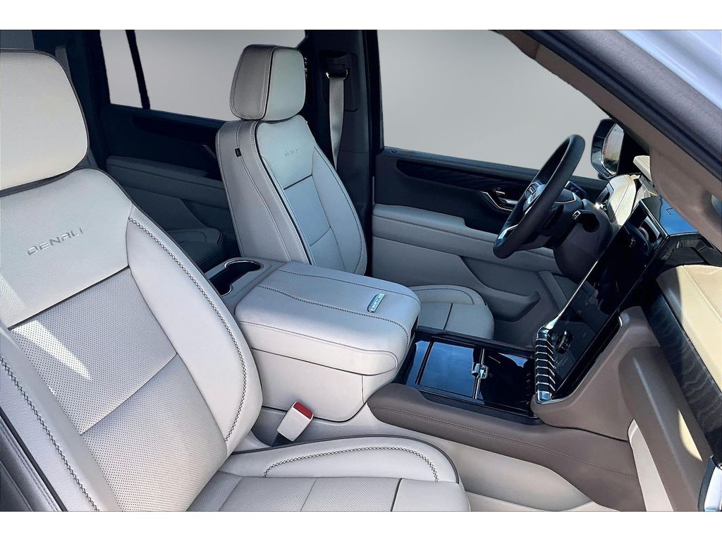 2026 GMC Yukon XL Denali - Photo 10