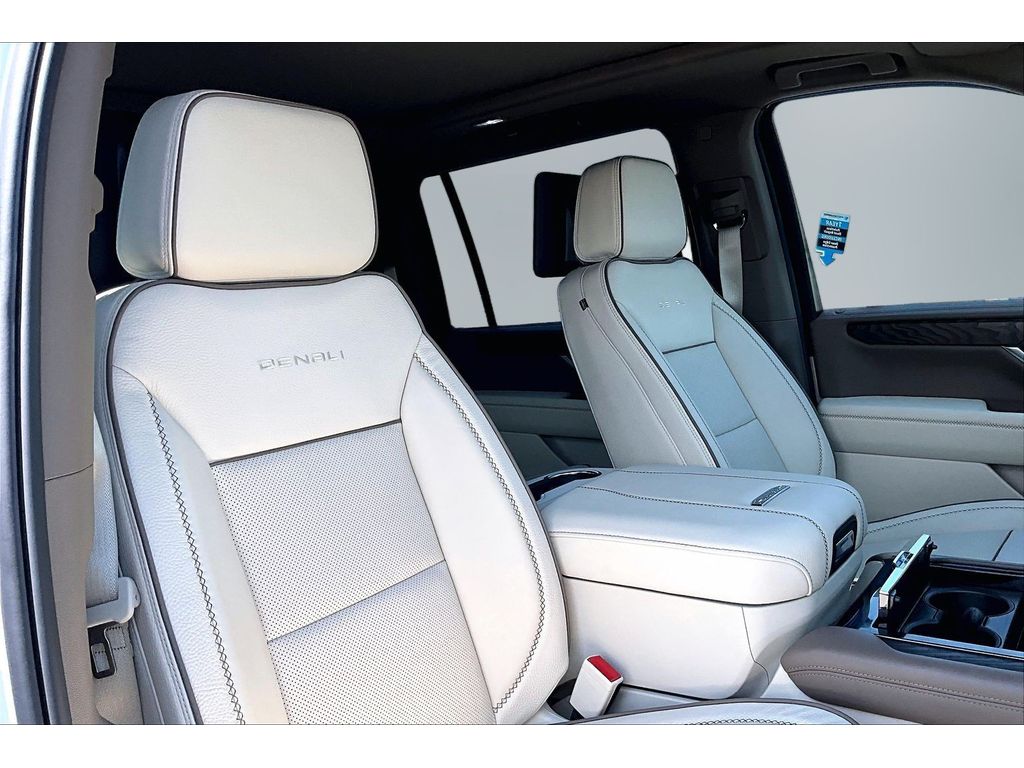 2026 GMC Yukon XL Denali - Photo 10