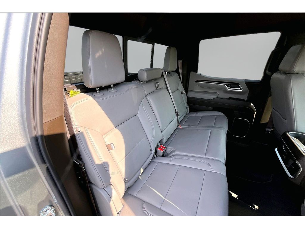 2026 GMC Sierra 1500 SLT - Photo 9