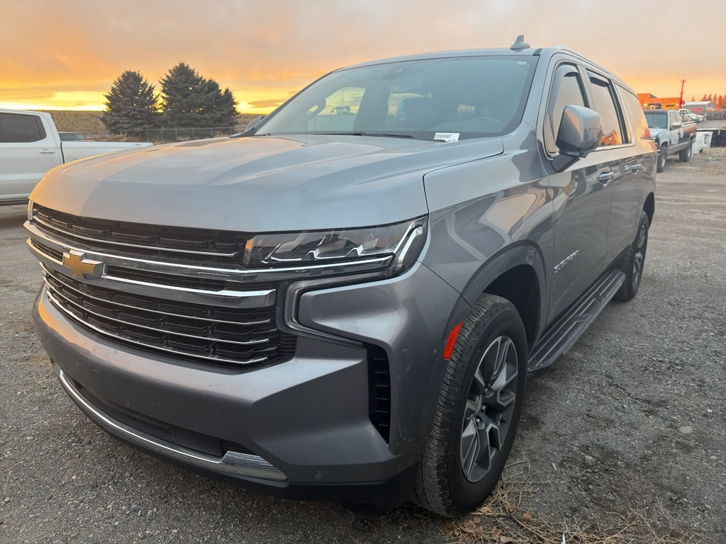 2022 Chevrolet Suburban LT's photo