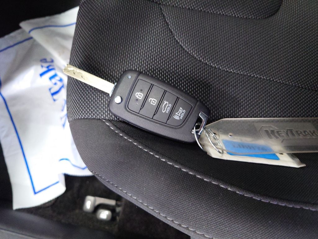 2026 Hyundai Elantra SE - Photo 29