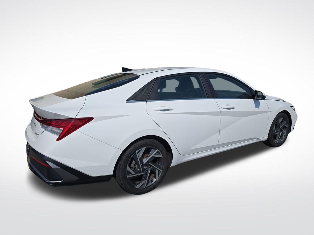 2024 Hyundai Elantra Limited - Photo 7