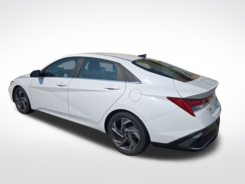 2024 Hyundai Elantra Limited - Photo 4