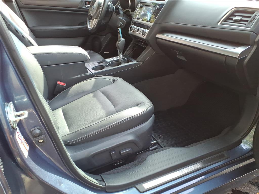 2016 Subaru Legacy 2.5i Limited photo 4