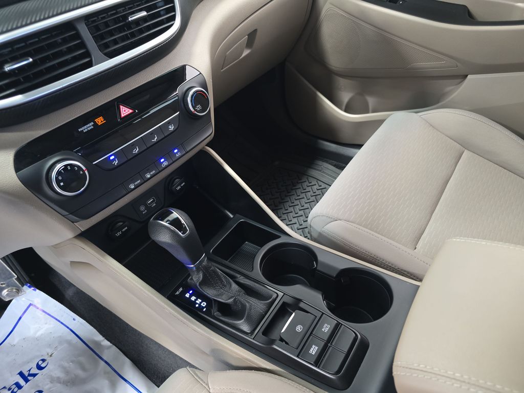 2021 Hyundai Tucson SE - Photo 23