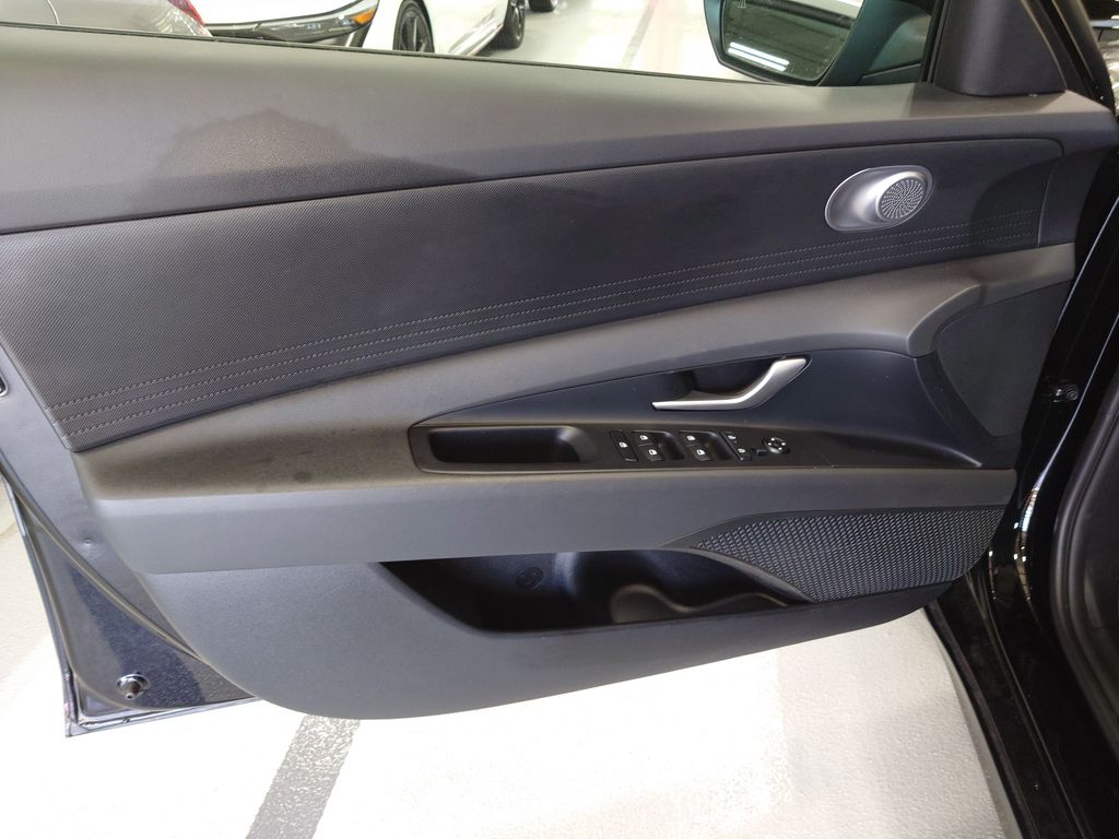 2026 Hyundai Elantra SE - Photo 11