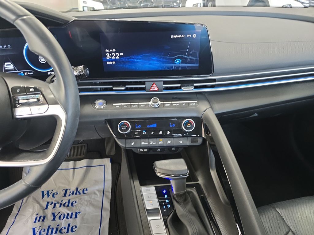 2024 Hyundai Elantra Limited - Photo 18