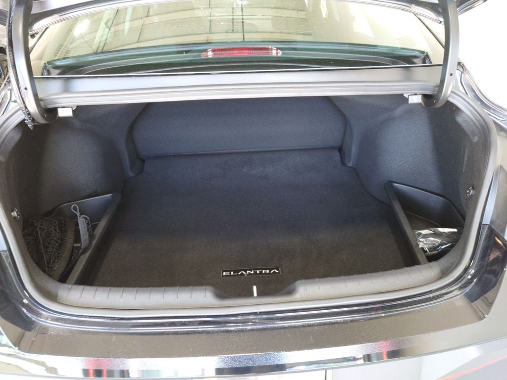 2026 Hyundai Elantra SE - Photo 23