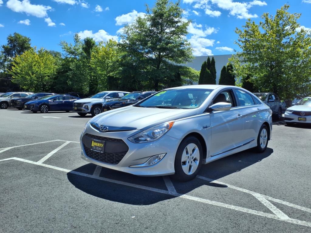 2012 Hyundai Sonata Hybrid Base photo 2