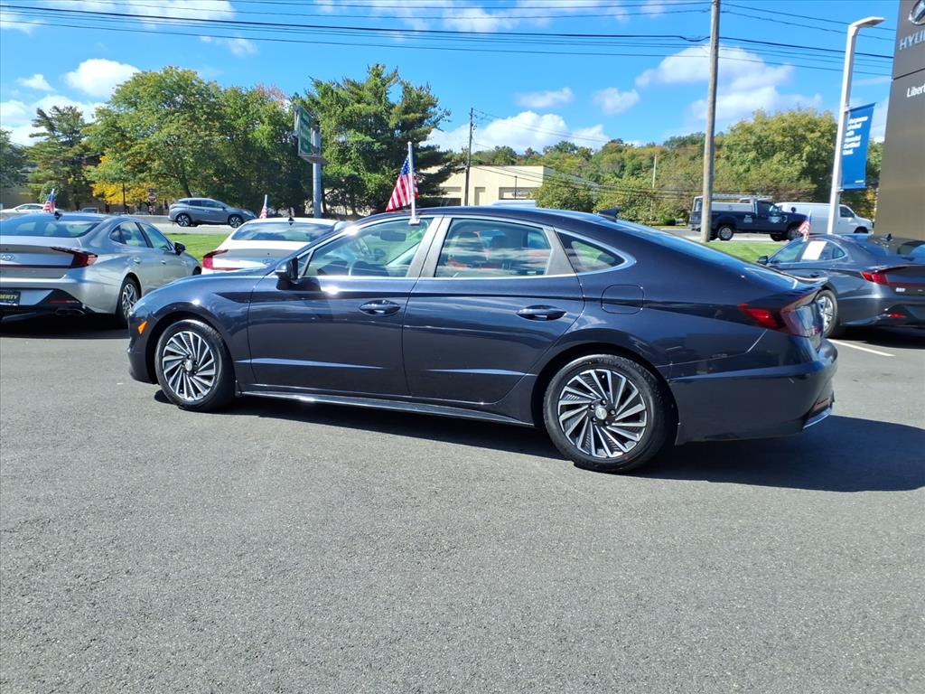 2020 Hyundai Sonata Hybrid Limited photo 4