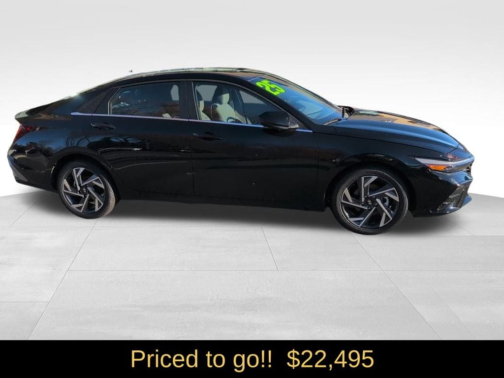 Used 2025 Hyundai Elantra SEL Convenience Sedan