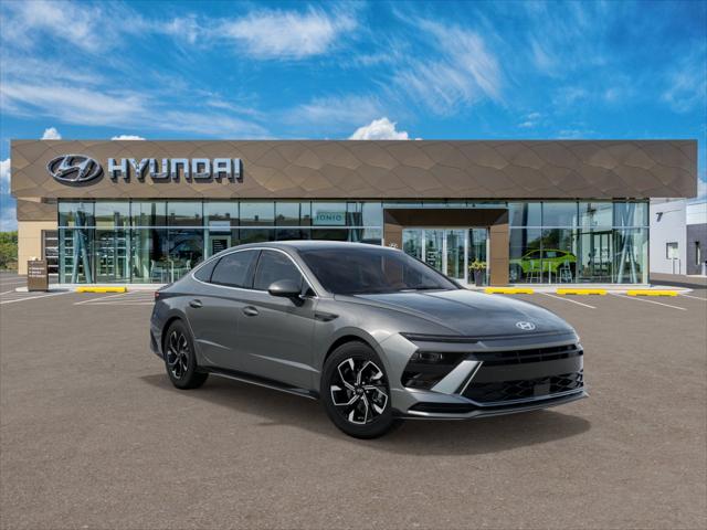 2025 Hyundai Sonata SEL photo 2