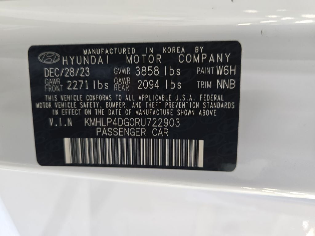 2024 Hyundai Elantra Limited - Photo 30