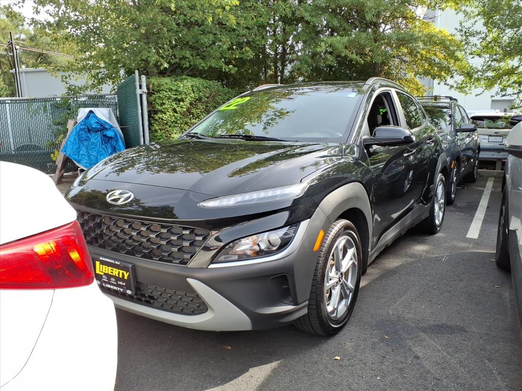 2022 Hyundai Kona SEL photo 2