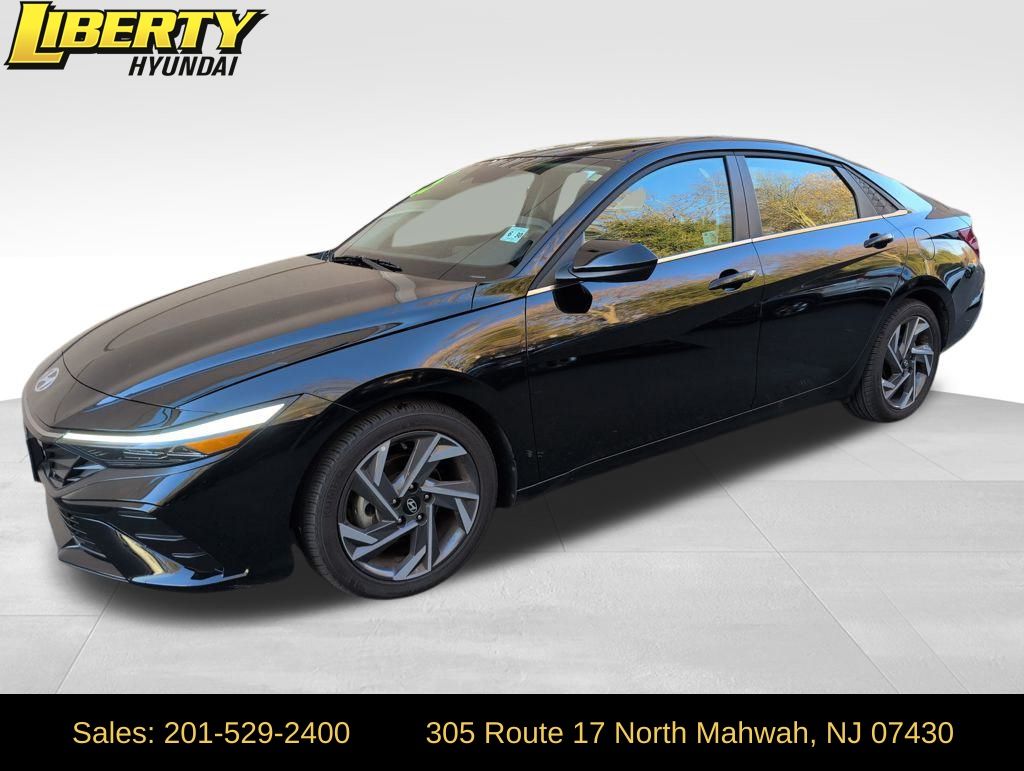 2025 Hyundai Elantra SEL's photo